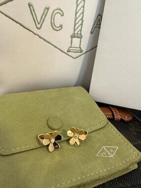 Van Cleef & Arpels Gold Earrings